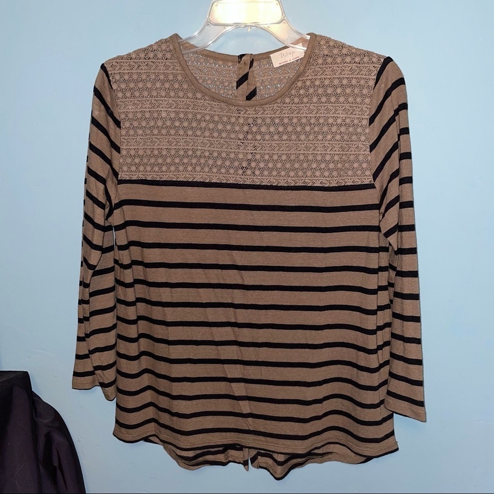 Wrap London Linen Blend Top with Button Back and Crochet Detail Size 2